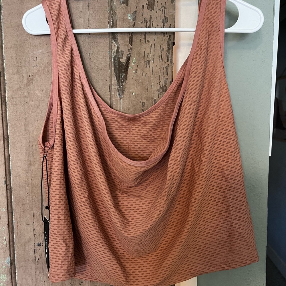 Koral Coral Textured Sleeveless Top